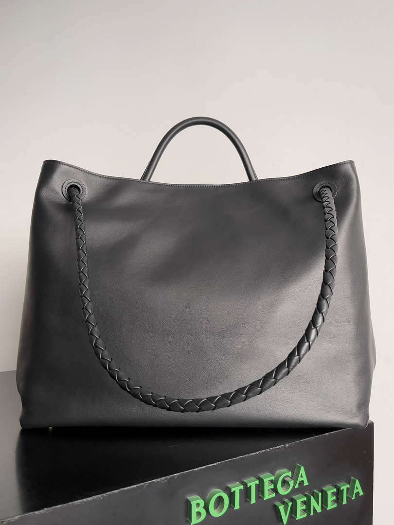 Bottega Veneta BV 806010 Large Andiamo bag BV9026