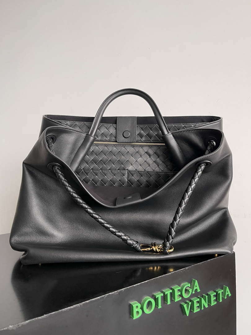 Bottega Veneta BV 806010 Large Andiamo bag BV9026
