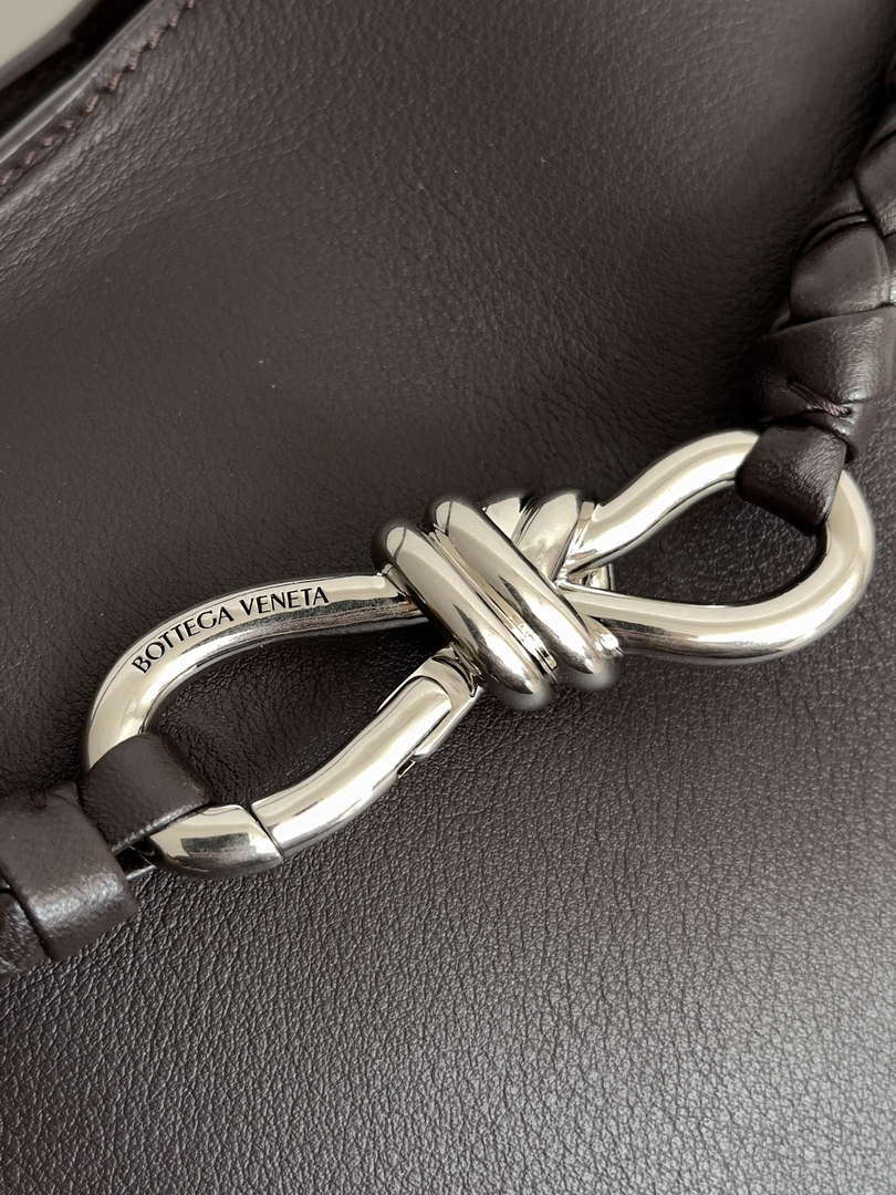 Bottega Veneta BV 806010 Large Andiamo bag BV9028