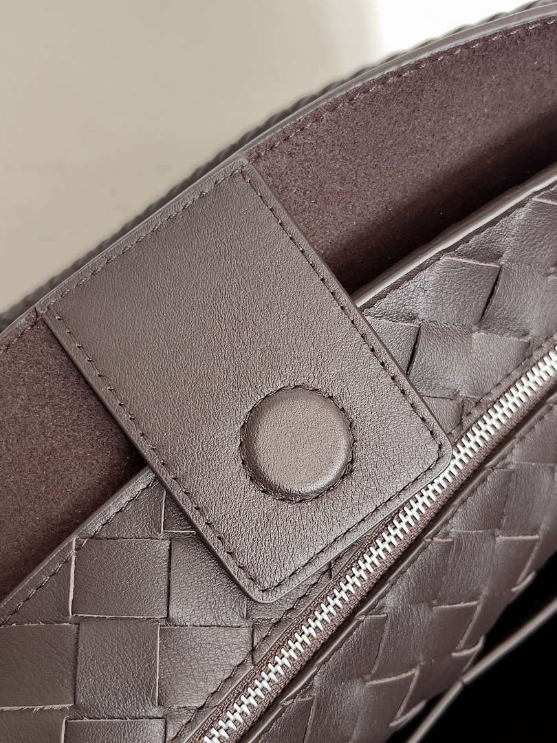 Bottega Veneta BV 806010 Large Andiamo bag BV9028