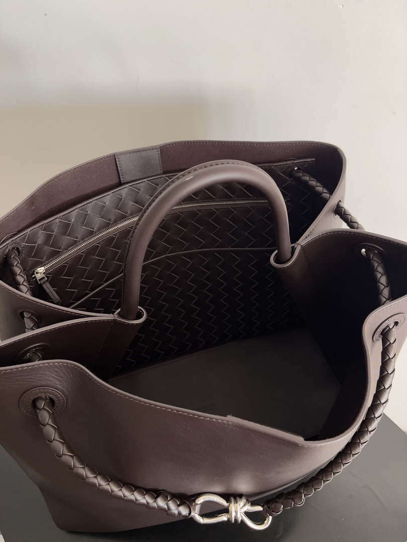 Bottega Veneta BV 806010 Large Andiamo bag BV9028