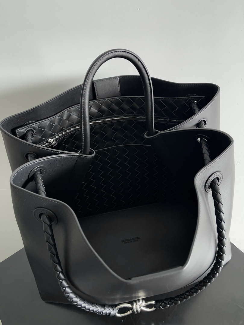 Bottega Veneta BV 806010 Large Andiamo bag BV9029