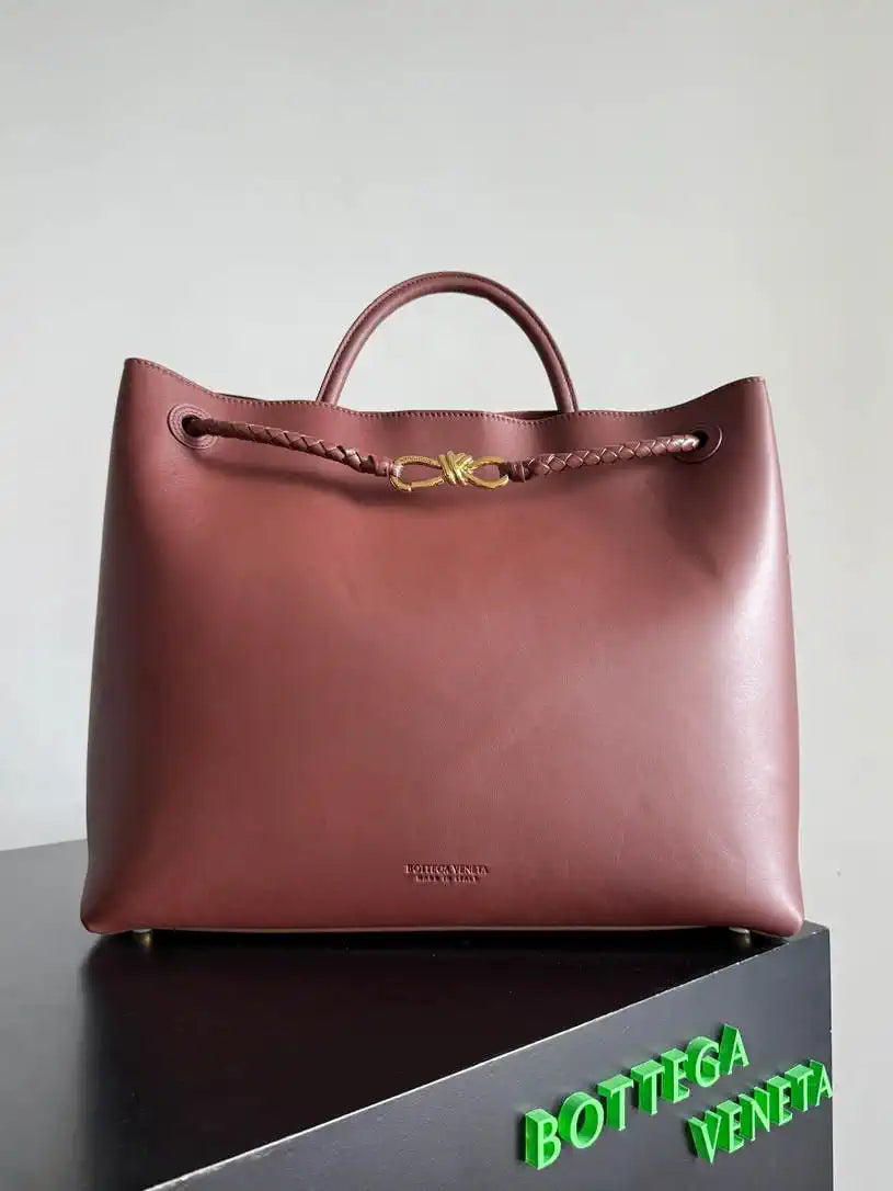Bottega Veneta BV 806010 Large Andiamo bag BV9108