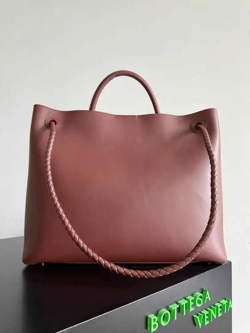 Bottega Veneta BV 806010 Large Andiamo bag BV9108