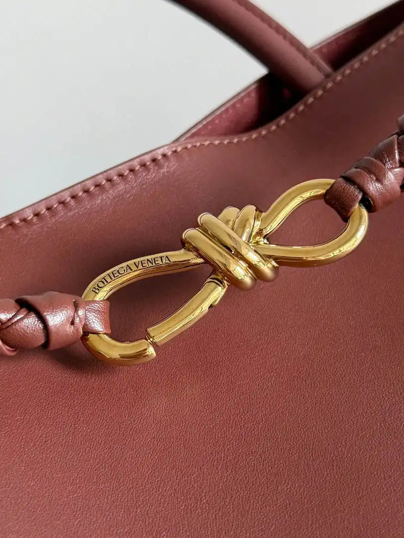 Bottega Veneta BV 806010 Large Andiamo bag BV9108