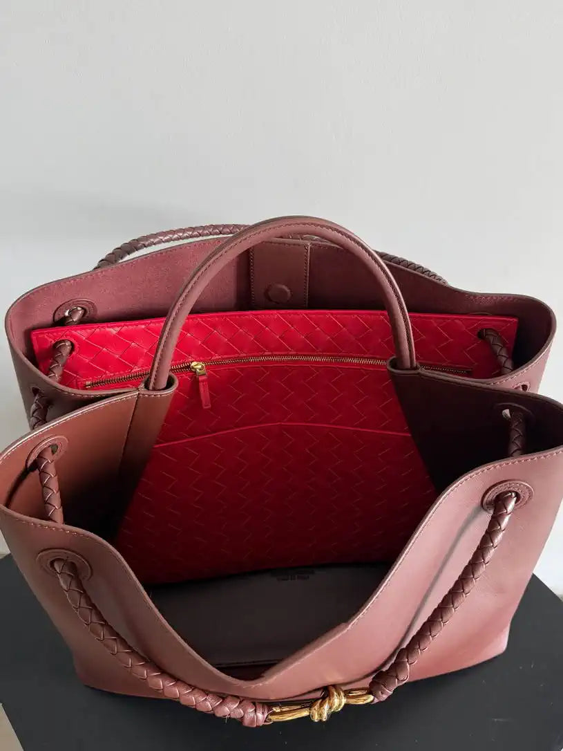 Bottega Veneta BV 806010 Large Andiamo bag BV9108