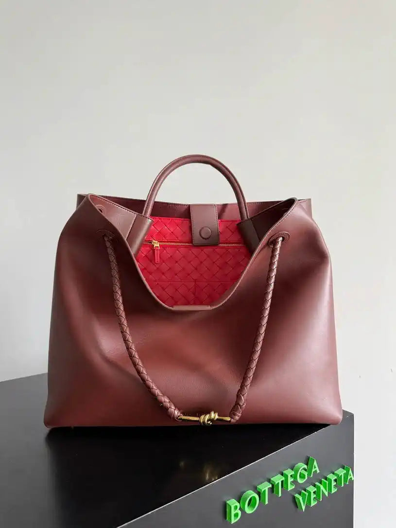 Bottega Veneta BV 806010 Large Andiamo bag BV9108