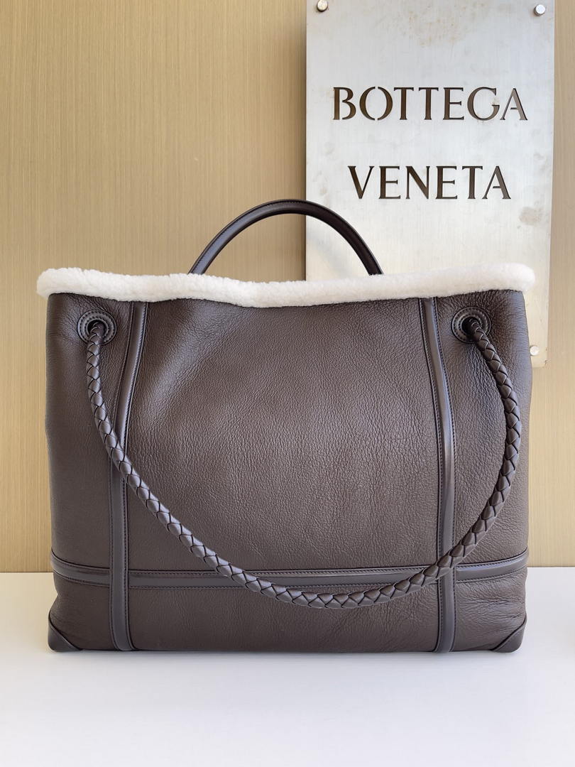 Bottega Veneta BV 806010 Large Andiamo bag BV9901