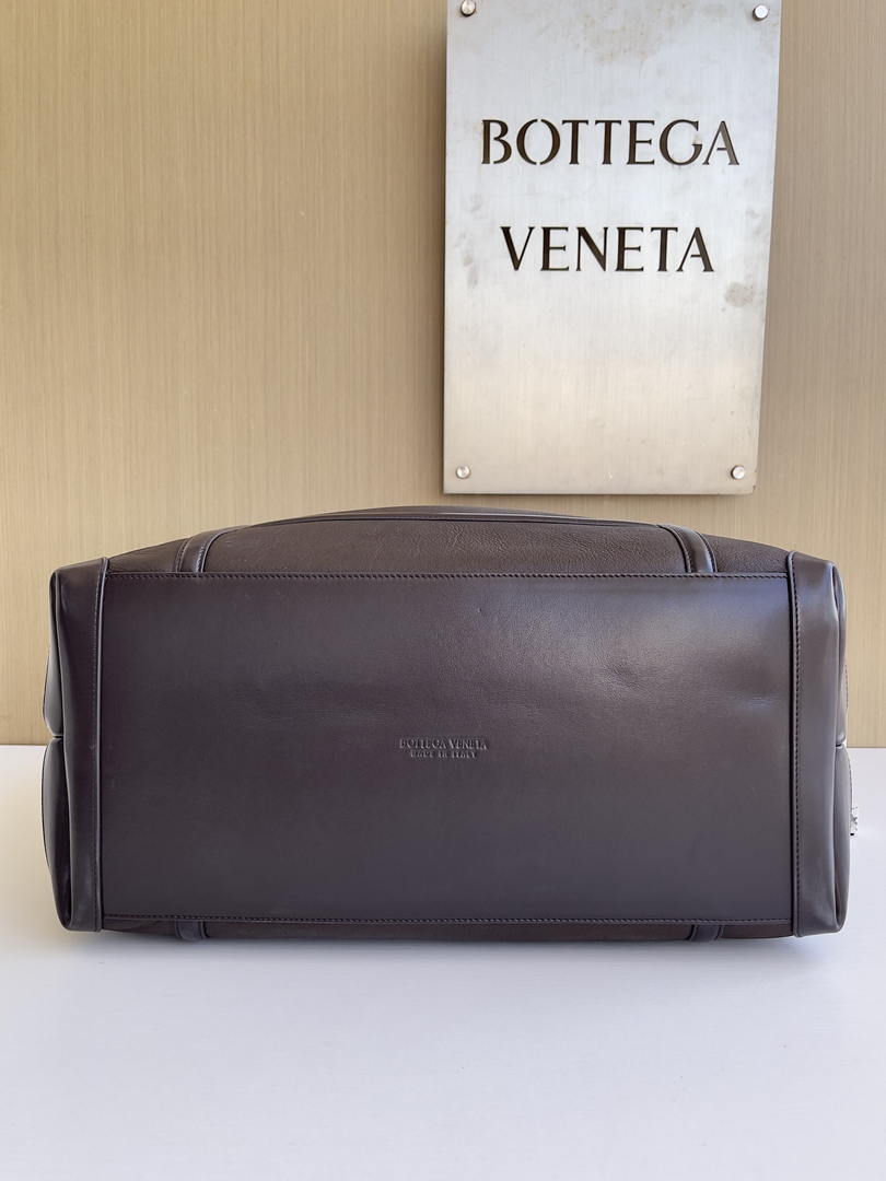 Bottega Veneta BV 806010 Large Andiamo bag BV9901