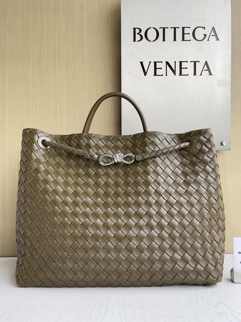 Bottega Veneta BV 766019 Large Andiamo bag BV9903