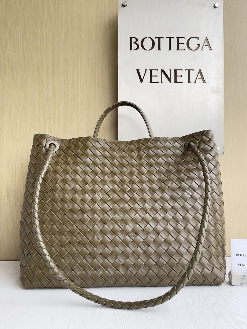 Bottega Veneta BV 766019 Large Andiamo bag BV9903