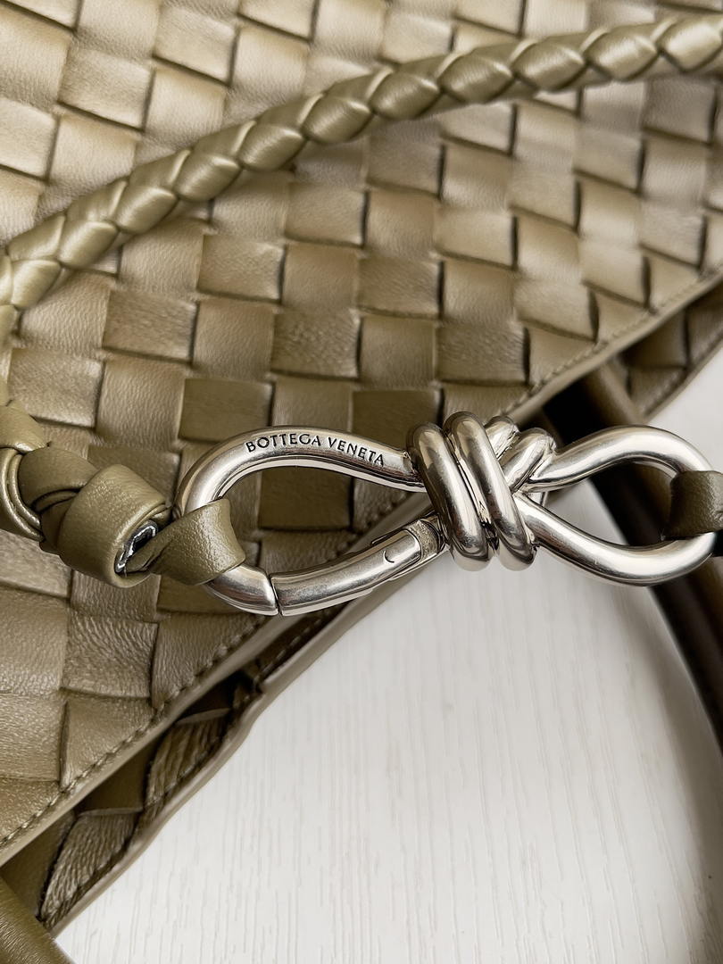 Bottega Veneta BV 766019 Large Andiamo bag BV9903