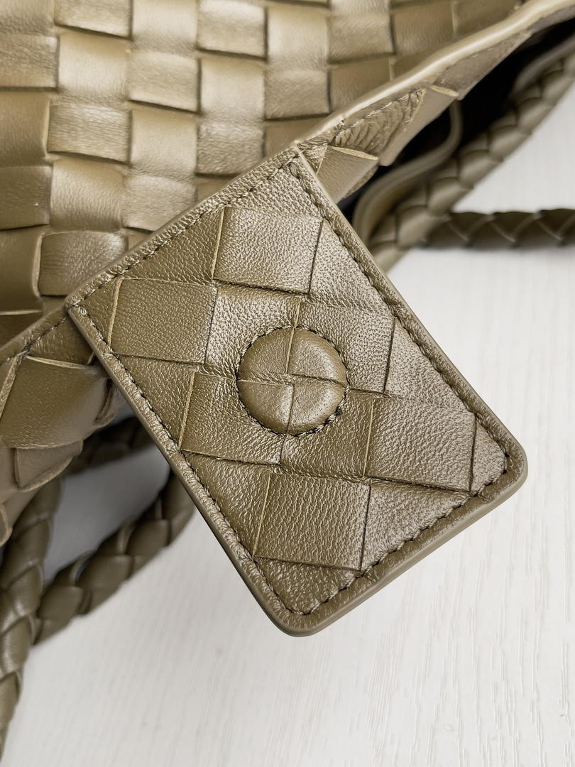 Bottega Veneta BV 766019 Large Andiamo bag BV9903
