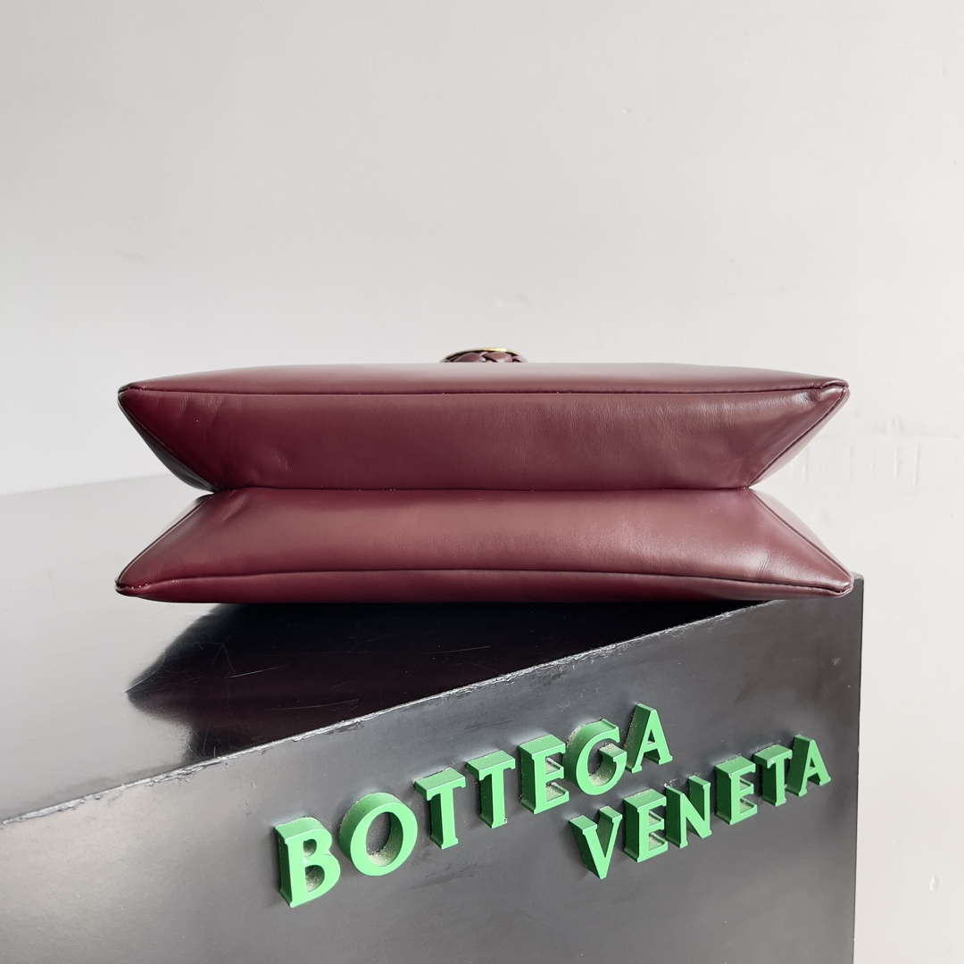 Bottega Veneta BV 806030V4SJ12190 Small Liberta Bag Wine Red