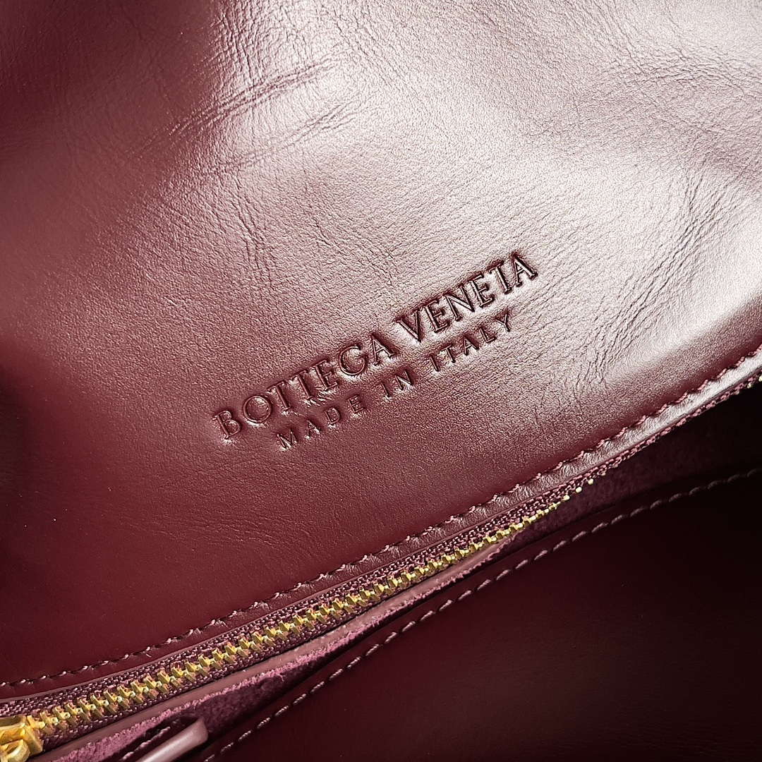 Bottega Veneta BV 806030V4SJ12190 Small Liberta Bag Wine Red