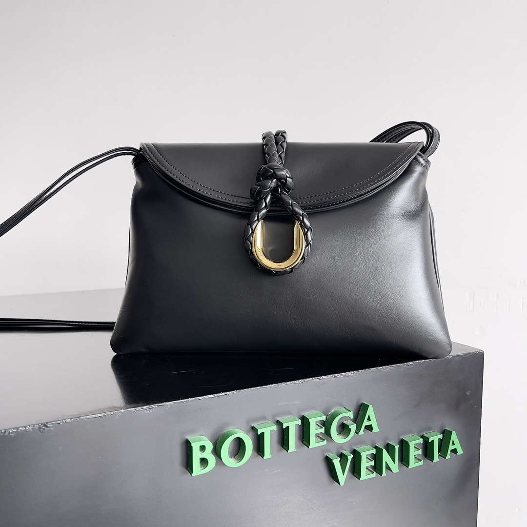 Bottega Veneta BV 806030V4SJ12190 Small Liberta Bag Black