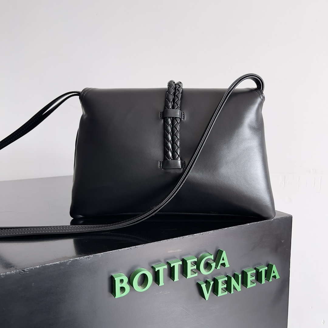 Bottega Veneta BV 806030V4SJ12190 Small Liberta Bag Black