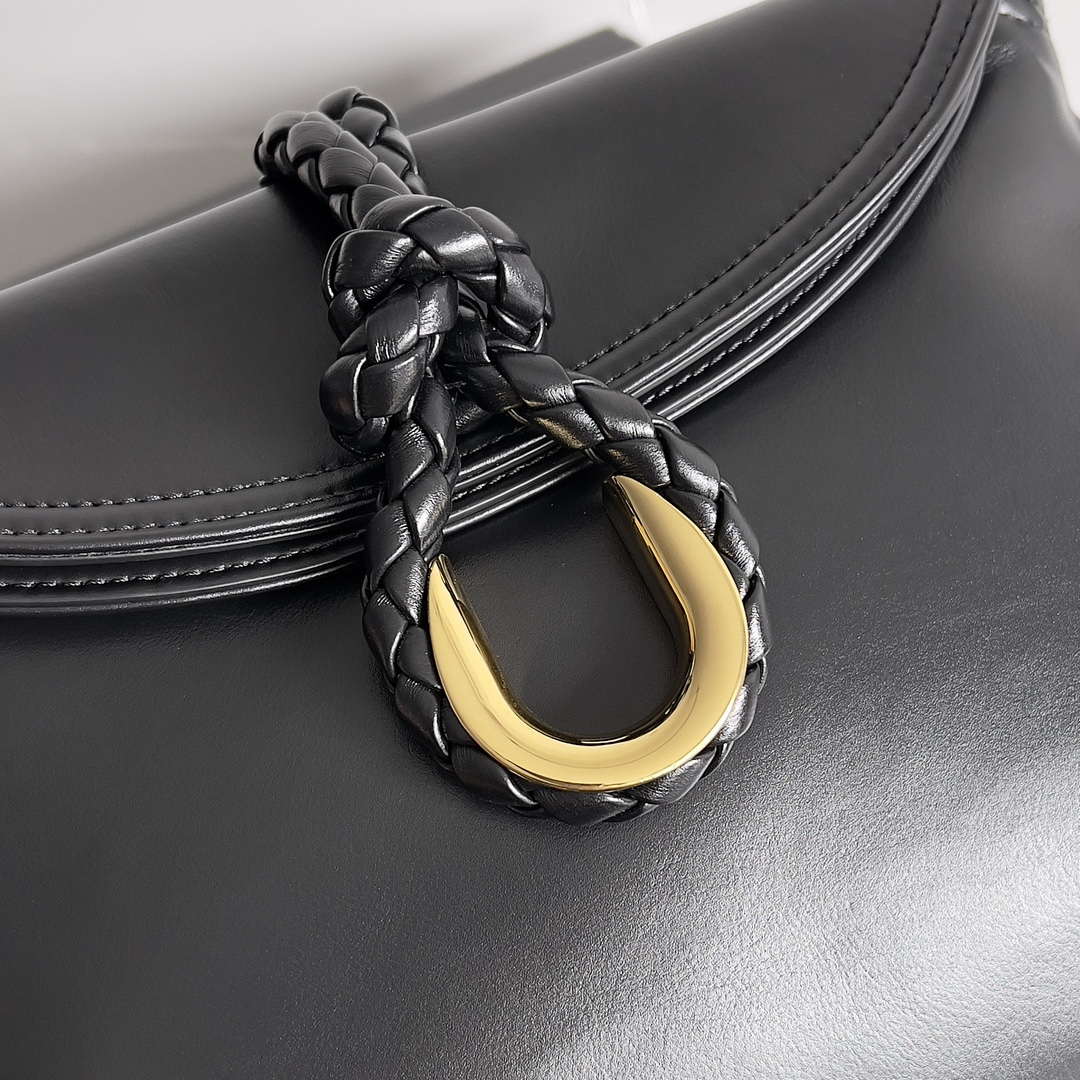 Bottega Veneta BV 806030V4SJ12190 Small Liberta Bag Black