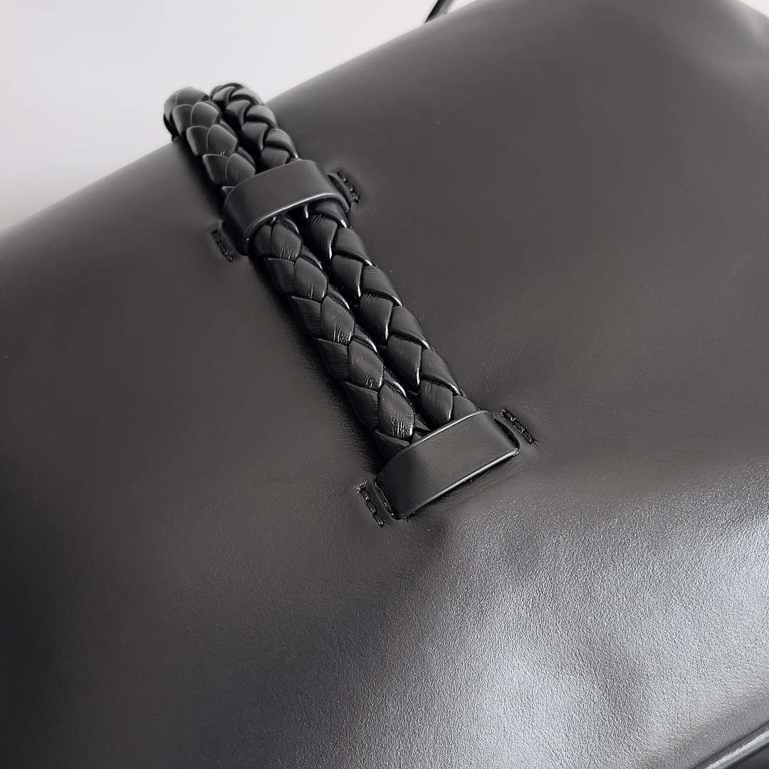 Bottega Veneta BV 806030V4SJ12190 Small Liberta Bag Black