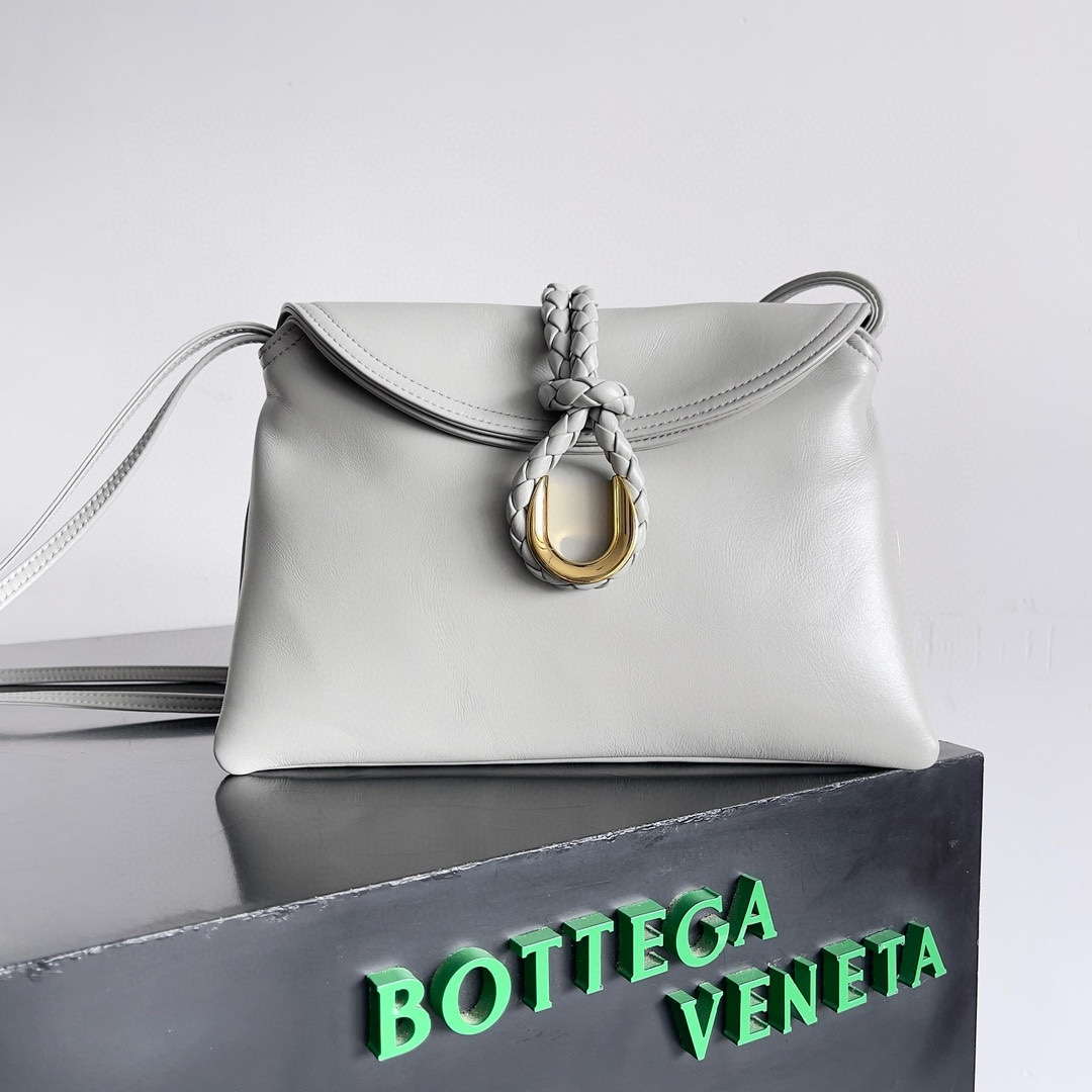 Bottega Veneta BV 806030V4SJ12190 Small Liberta Bag White