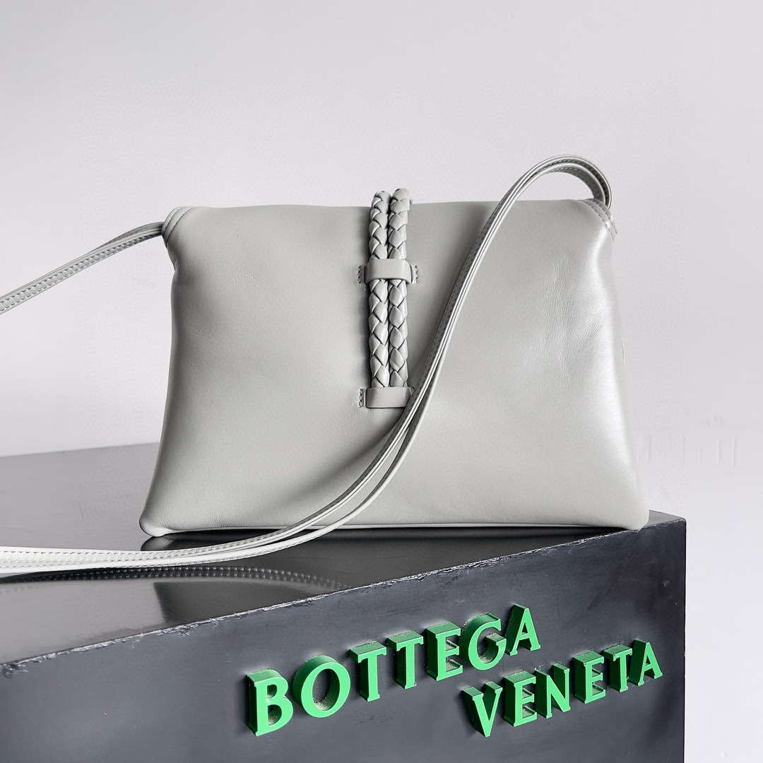 Bottega Veneta BV 806030V4SJ12190 Small Liberta Bag White