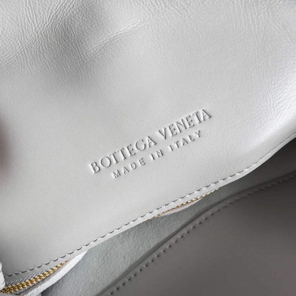 Bottega Veneta BV 806030V4SJ12190 Small Liberta Bag White
