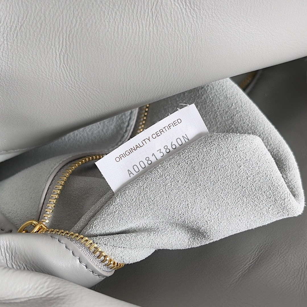 Bottega Veneta BV 806030V4SJ12190 Small Liberta Bag White
