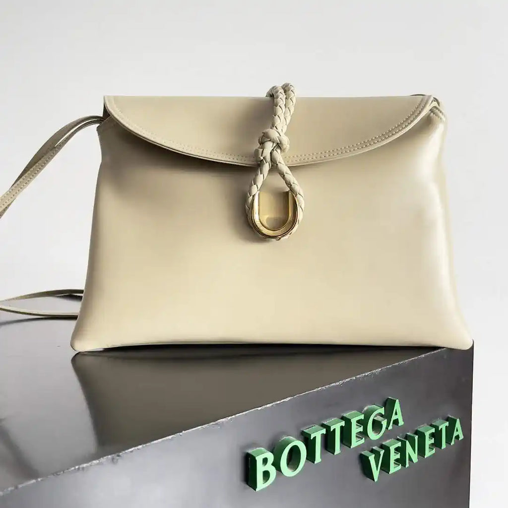 Bottega Veneta BV 806034V4SJ12250 Medium Liberta Bag Apricot