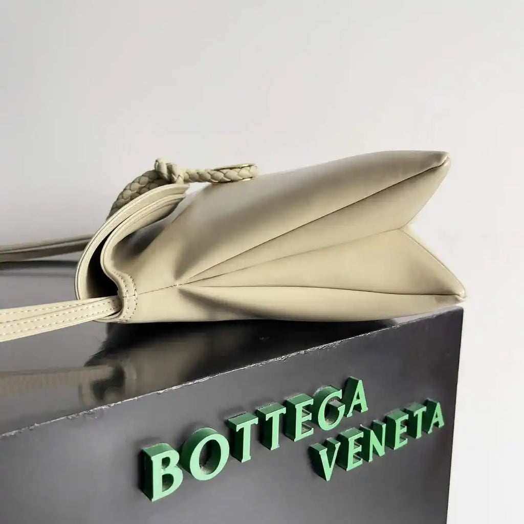 Bottega Veneta BV 806034V4SJ12250 Medium Liberta Bag Apricot