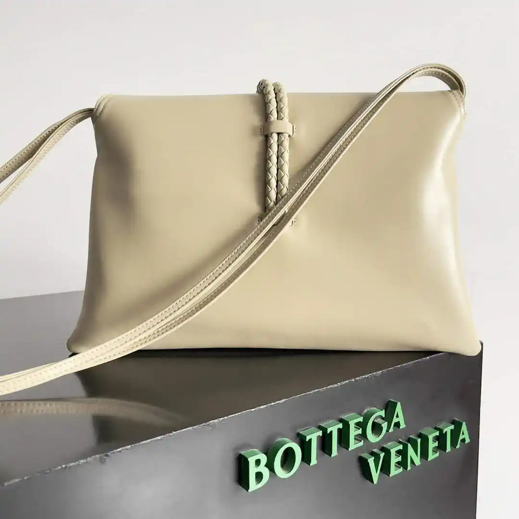 Bottega Veneta BV 806034V4SJ12250 Medium Liberta Bag Apricot