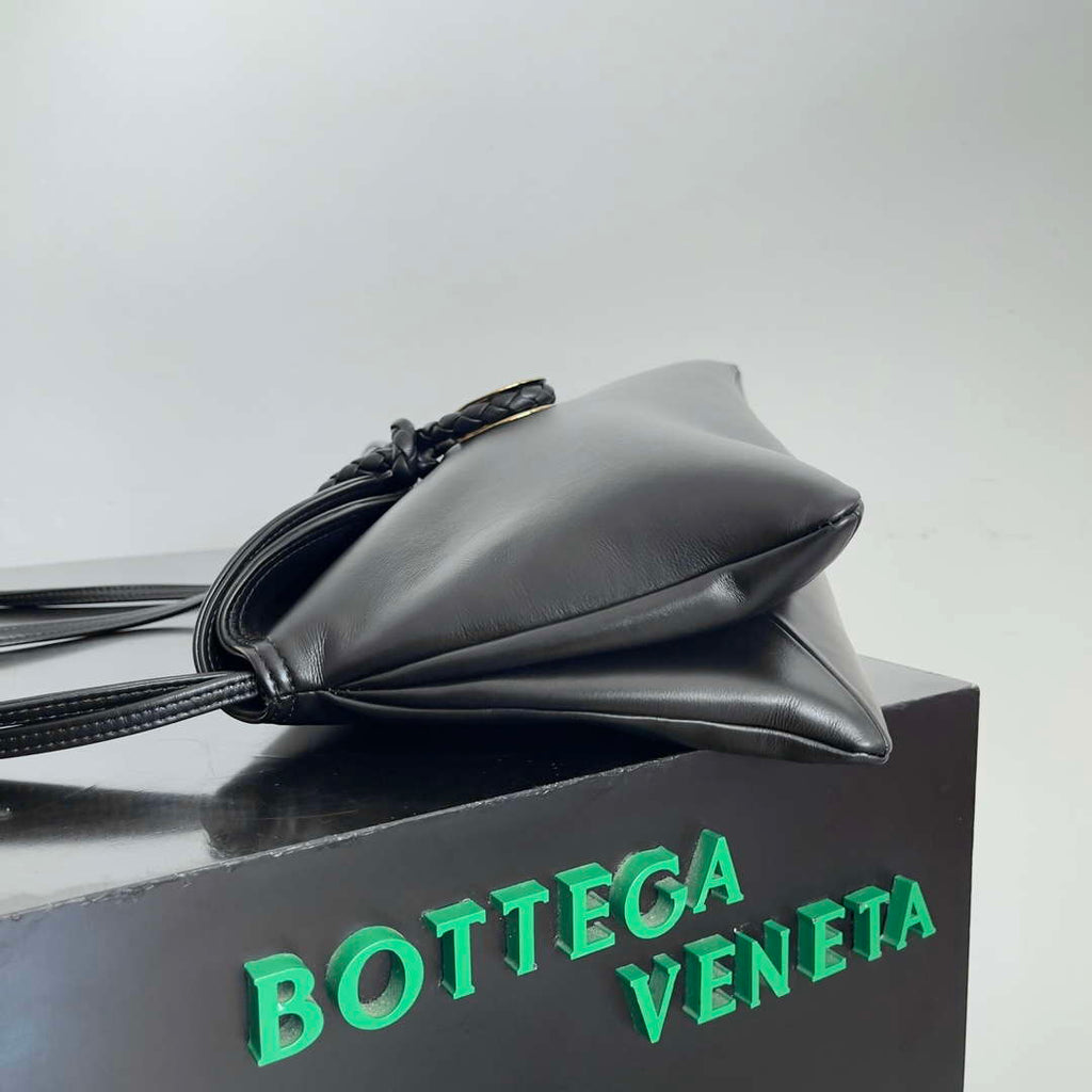 Bottega Veneta BV 806034V4SJ12250 Medium Liberta Bag Black
