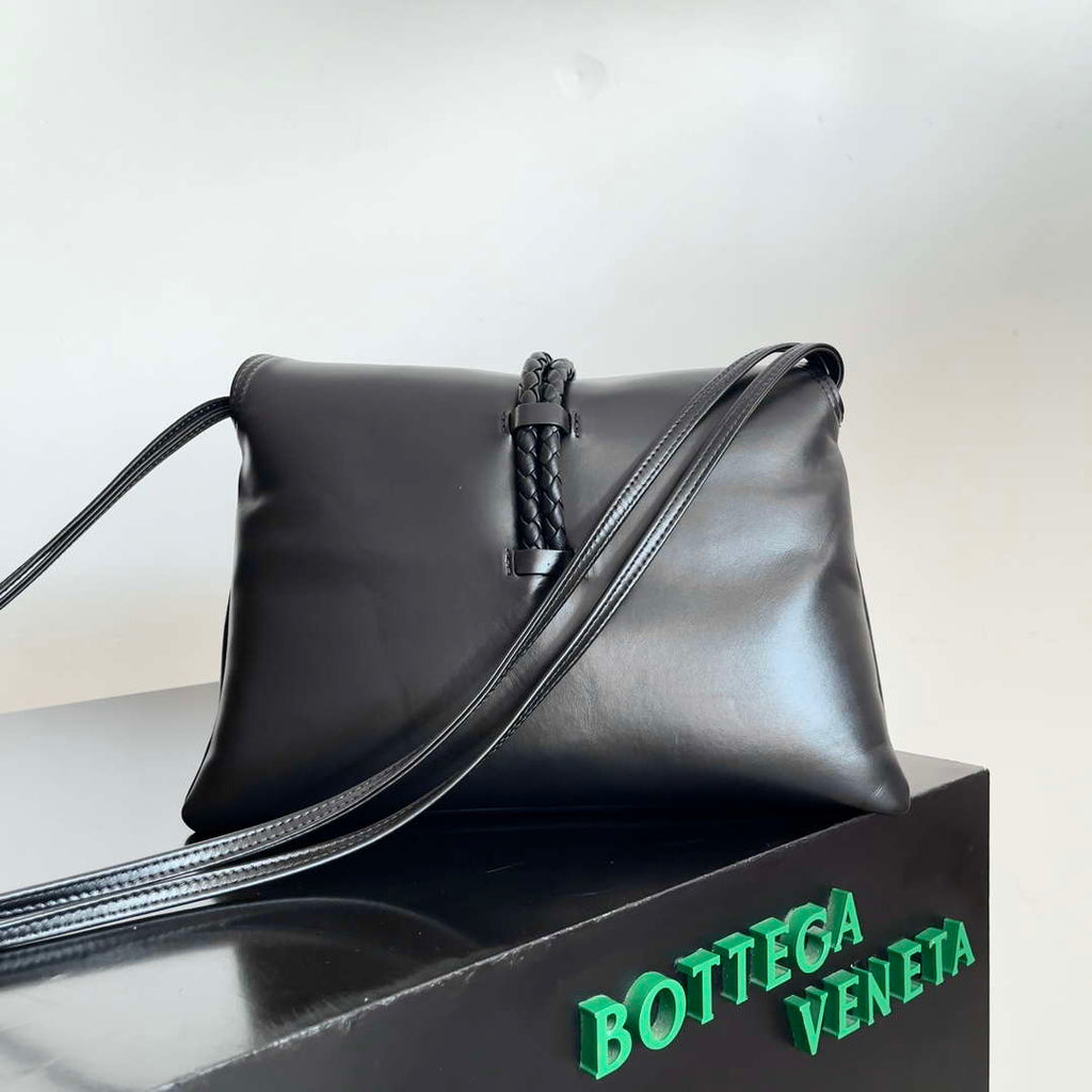 Bottega Veneta BV 806034V4SJ12250 Medium Liberta Bag Black