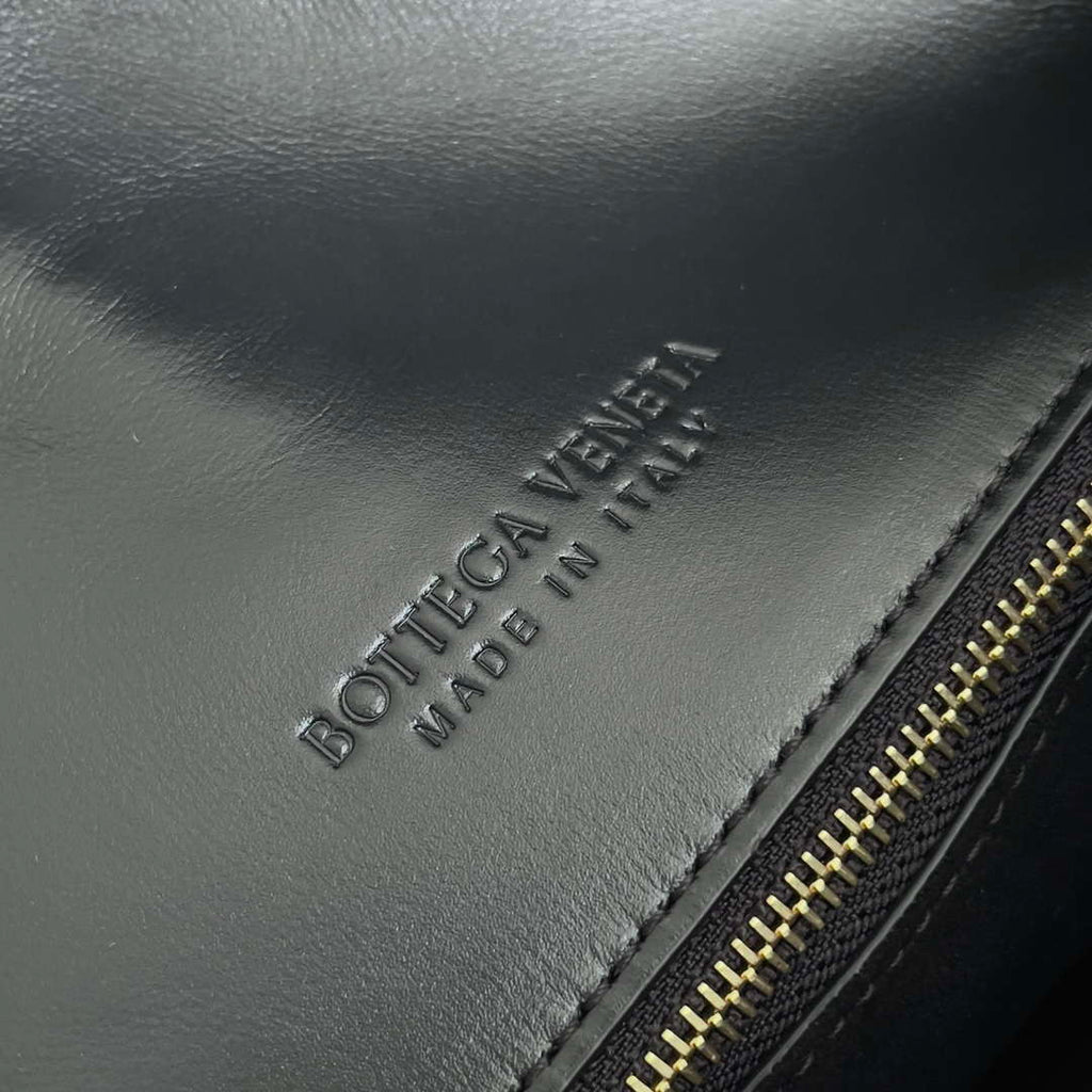 Bottega Veneta BV 806034V4SJ12250 Medium Liberta Bag Black