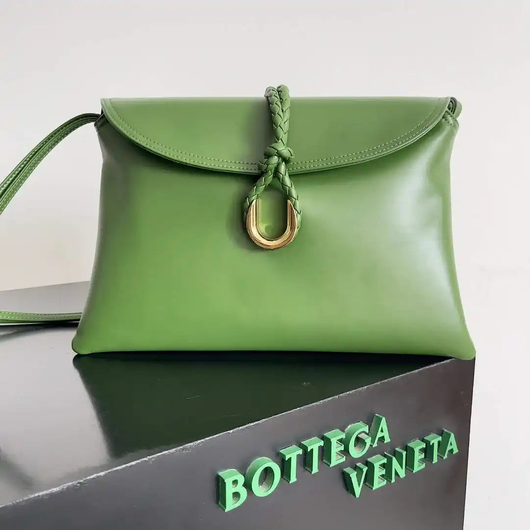 Bottega Veneta BV 806034V4SJ12250 Medium Liberta Bag Green
