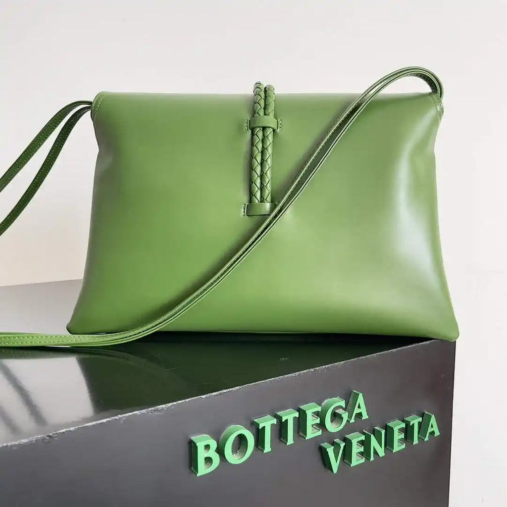 Bottega Veneta BV 806034V4SJ12250 Medium Liberta Bag Green