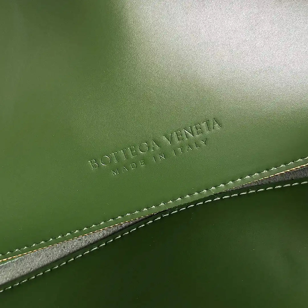 Bottega Veneta BV 806034V4SJ12250 Medium Liberta Bag Green