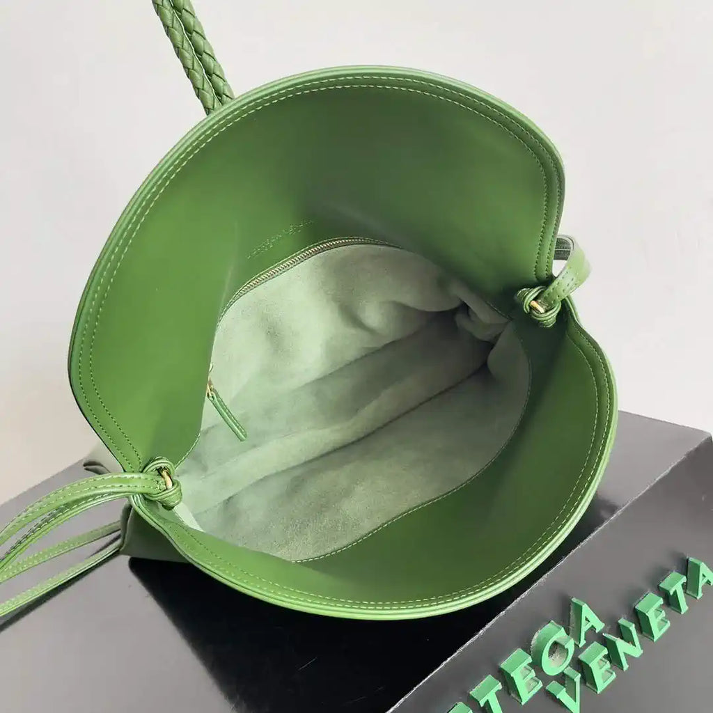 Bottega Veneta BV 806034V4SJ12250 Medium Liberta Bag Green