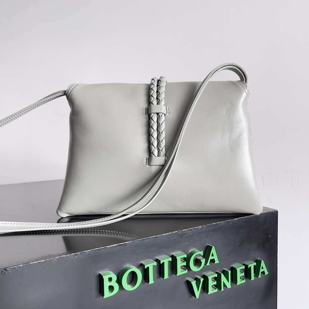 Bottega Veneta BV 806034V4SJ12250 Medium Liberta Bag Gray White
