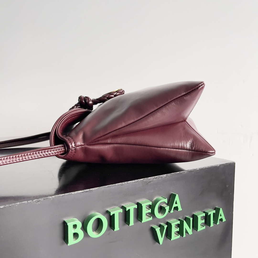 Bottega Veneta BV 806034V4SJ12250 Medium Liberta Bag Wine Red