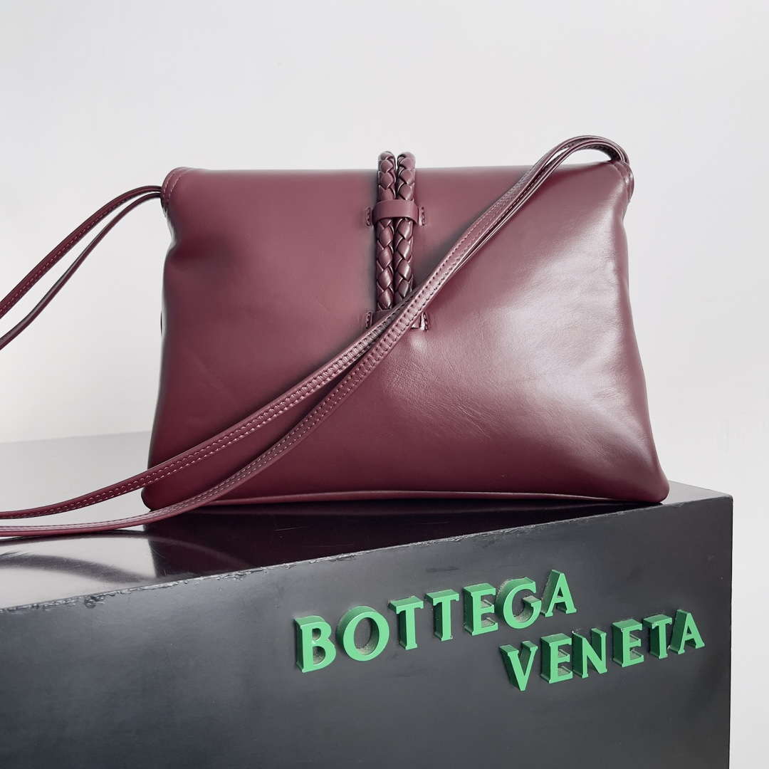 Bottega Veneta BV 806034V4SJ12250 Medium Liberta Bag Wine Red