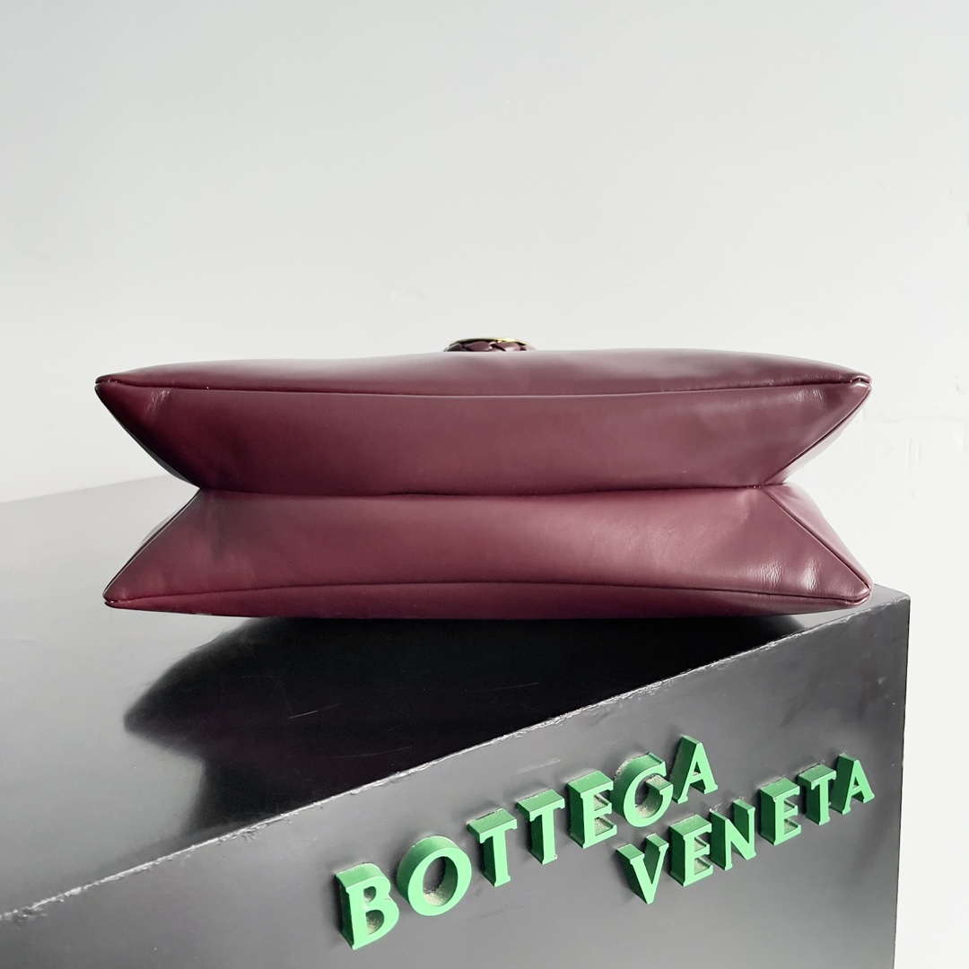 Bottega Veneta BV 806034V4SJ12250 Medium Liberta Bag Wine Red