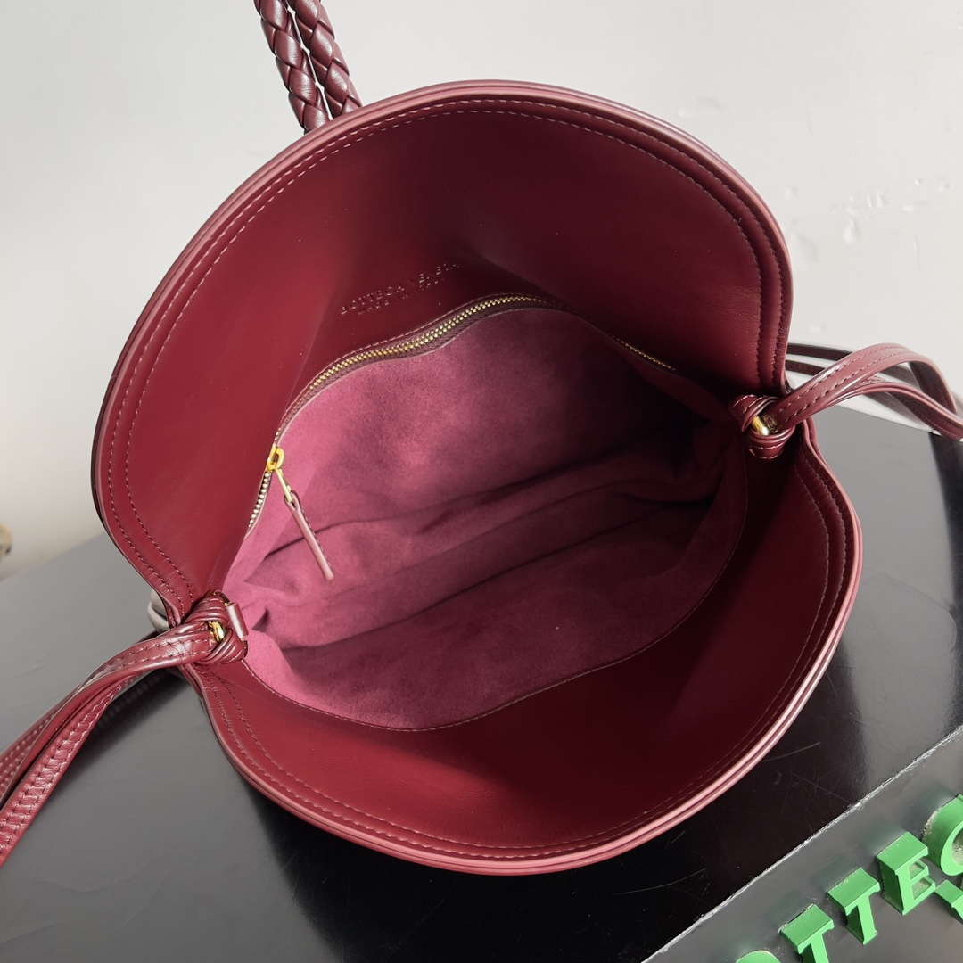 Bottega Veneta BV 806034V4SJ12250 Medium Liberta Bag Wine Red