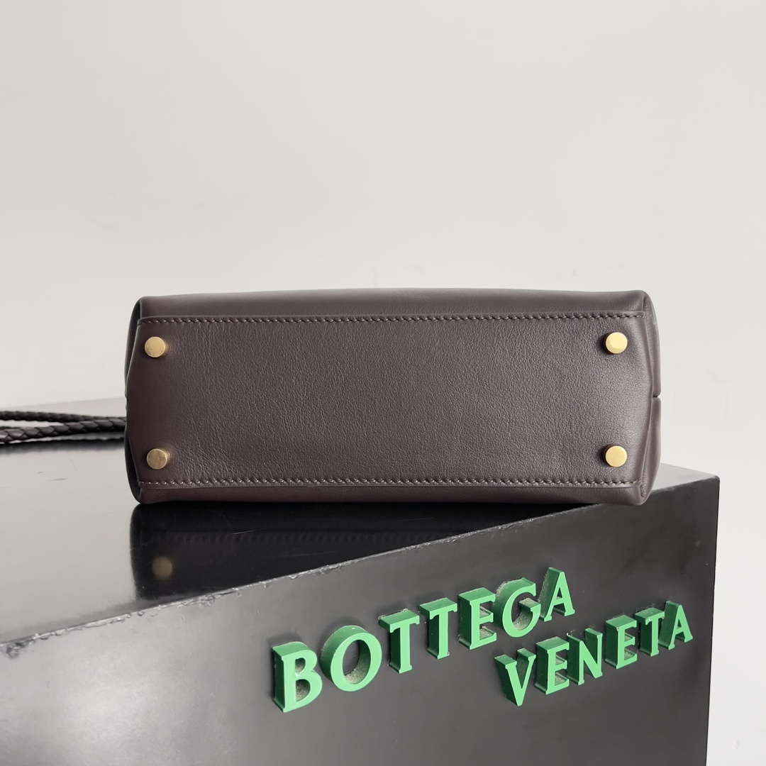 Bottega Veneta BV 810213 Small Andiamo bag BV9033