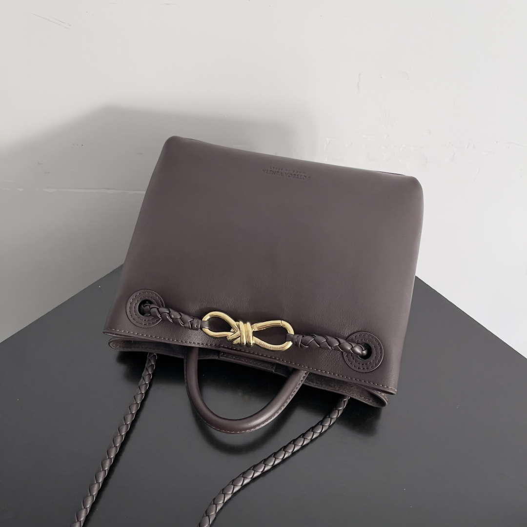 Bottega Veneta BV 810213 Small Andiamo bag BV9033