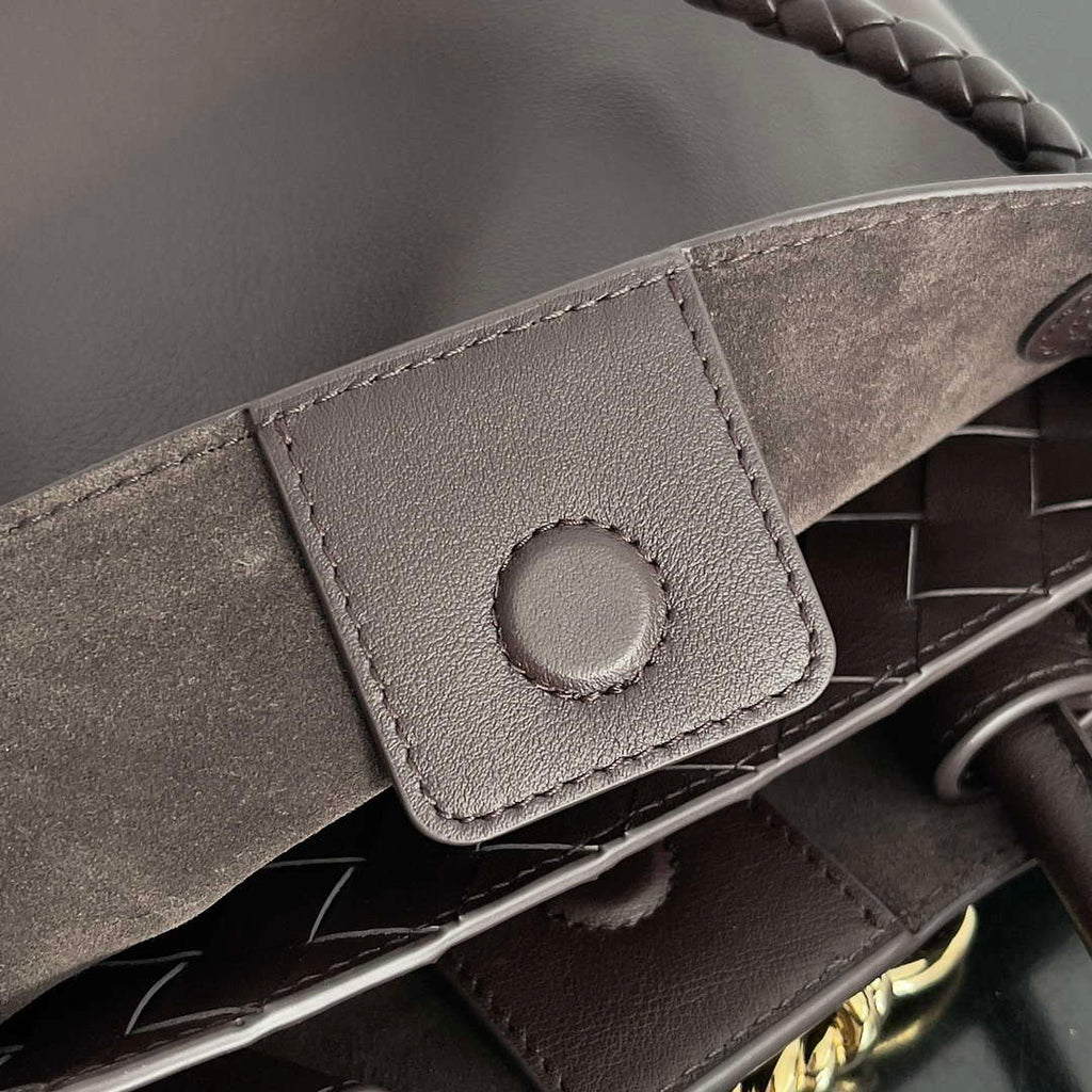 Bottega Veneta BV 810213 Small Andiamo bag BV9033