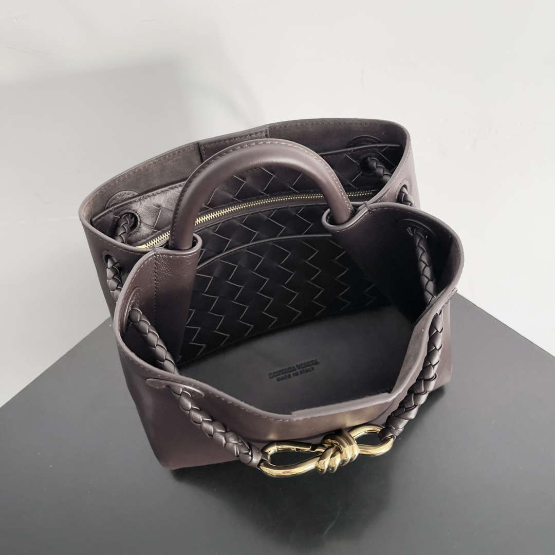 Bottega Veneta BV 810213 Small Andiamo bag BV9033