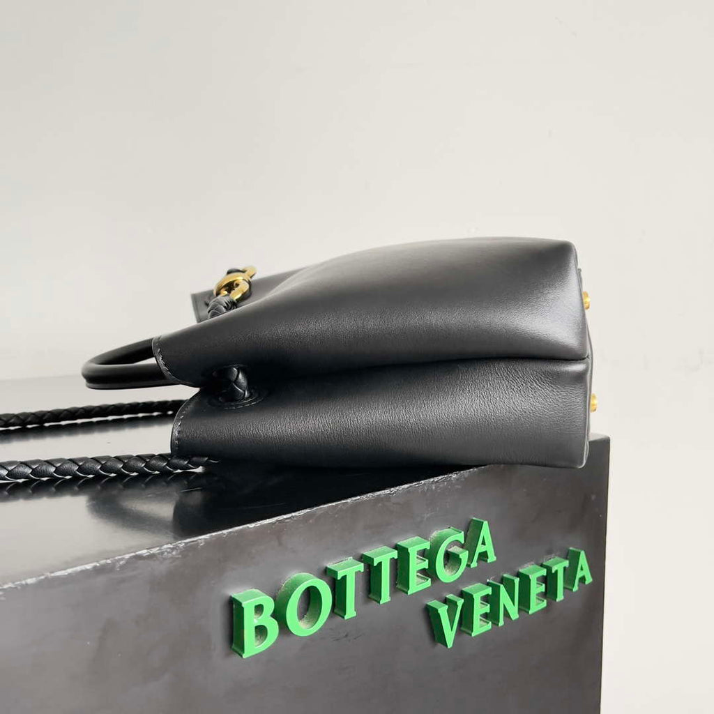 Bottega Veneta BV 810213 Small Andiamo bag BV9034
