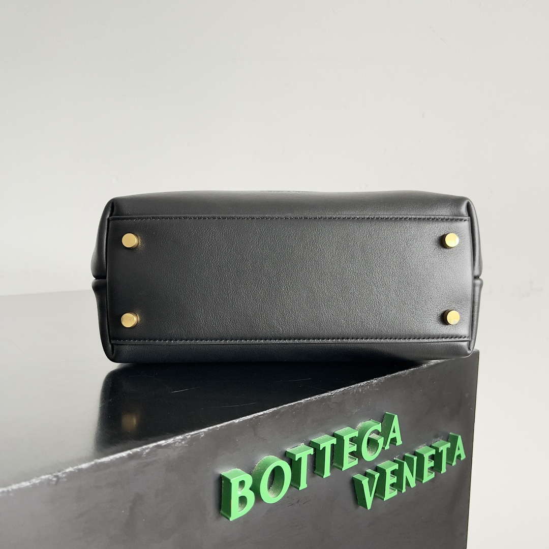 Bottega Veneta BV 810213 Small Andiamo bag BV9034