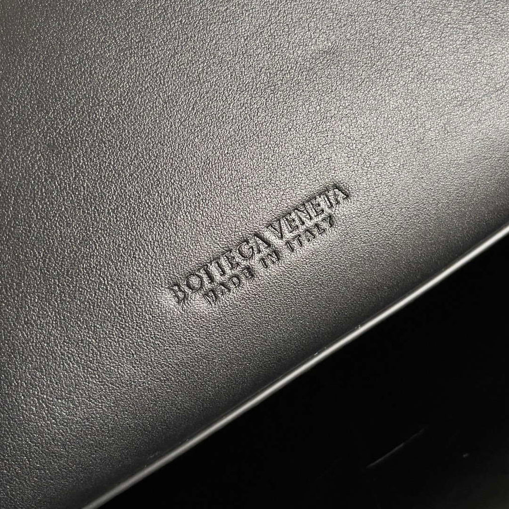 Bottega Veneta BV 810213 Small Andiamo bag BV9034