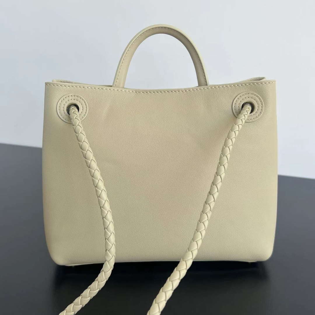 Bottega Veneta BV 810213 Small Andiamo bag BV9035